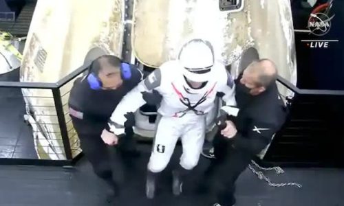 4 phi hành gia trở về trái đất bằng tàu của SpaceX sau sứ mệnh lịch sử